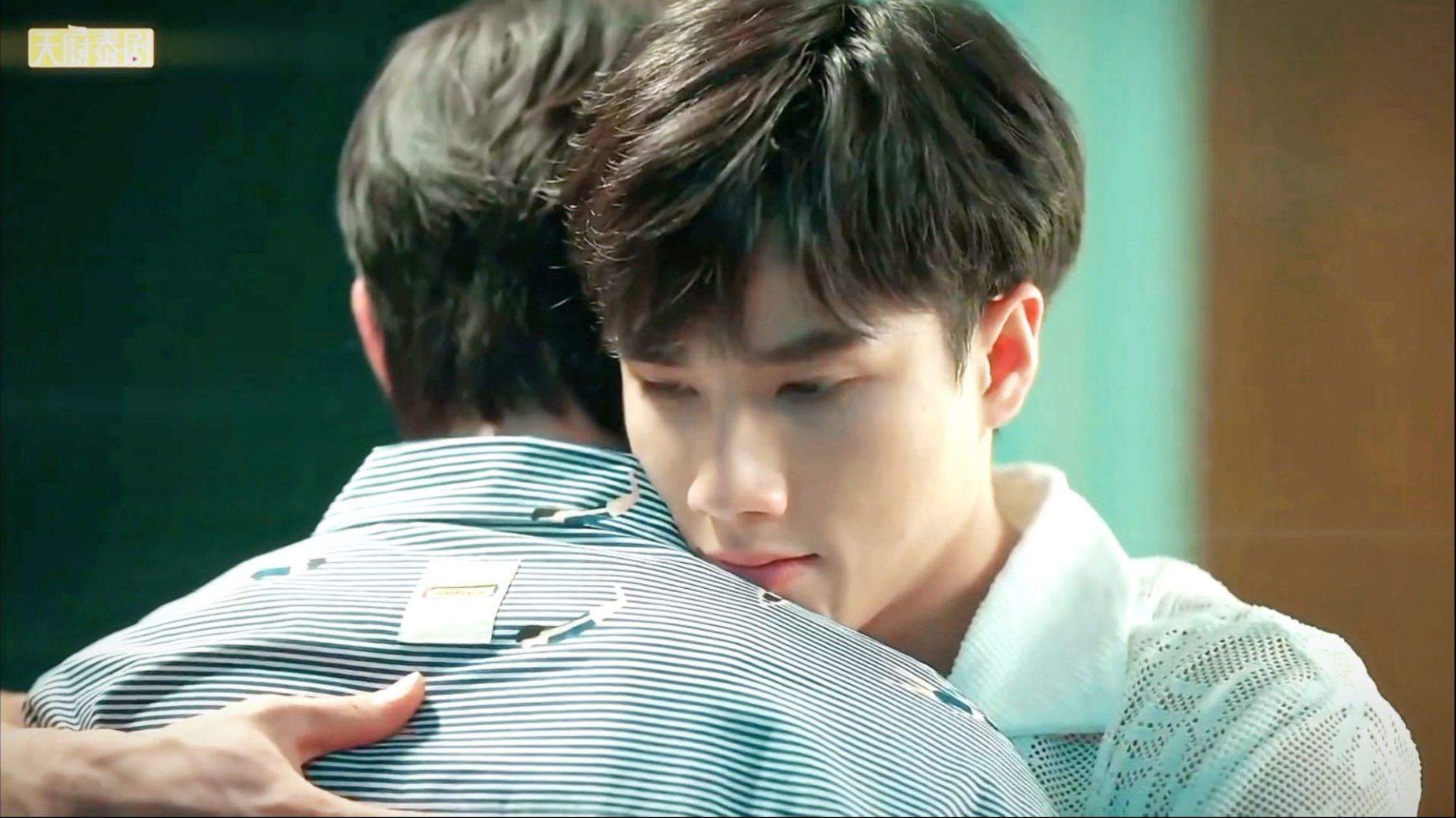 “你们知道吗整部剧我都在期待你们俩也禁忌一下。。。”