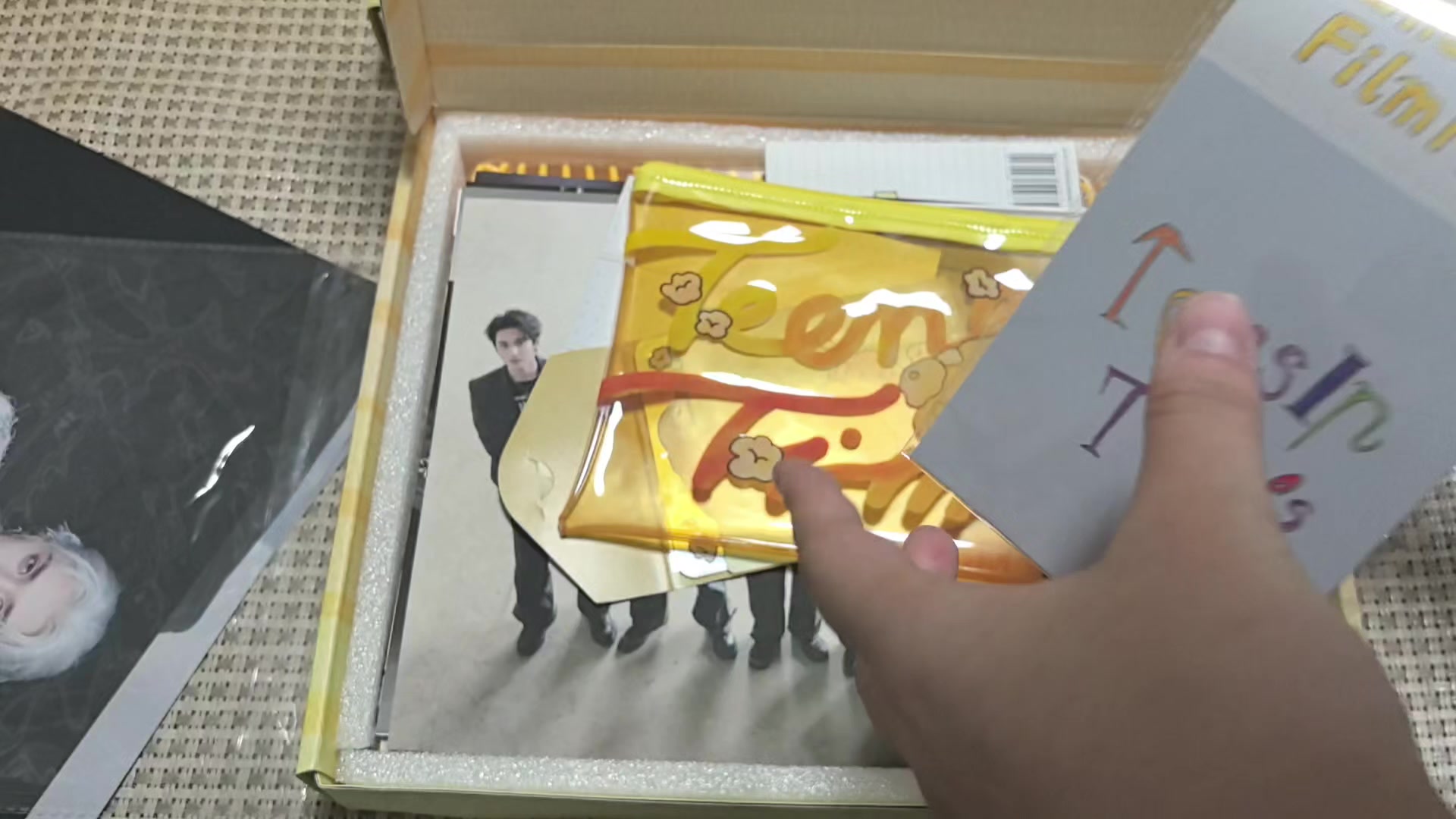 严浩翔+团款海口冠岁演唱会纪念套装开箱（含严浩翔隐藏+PB翻页