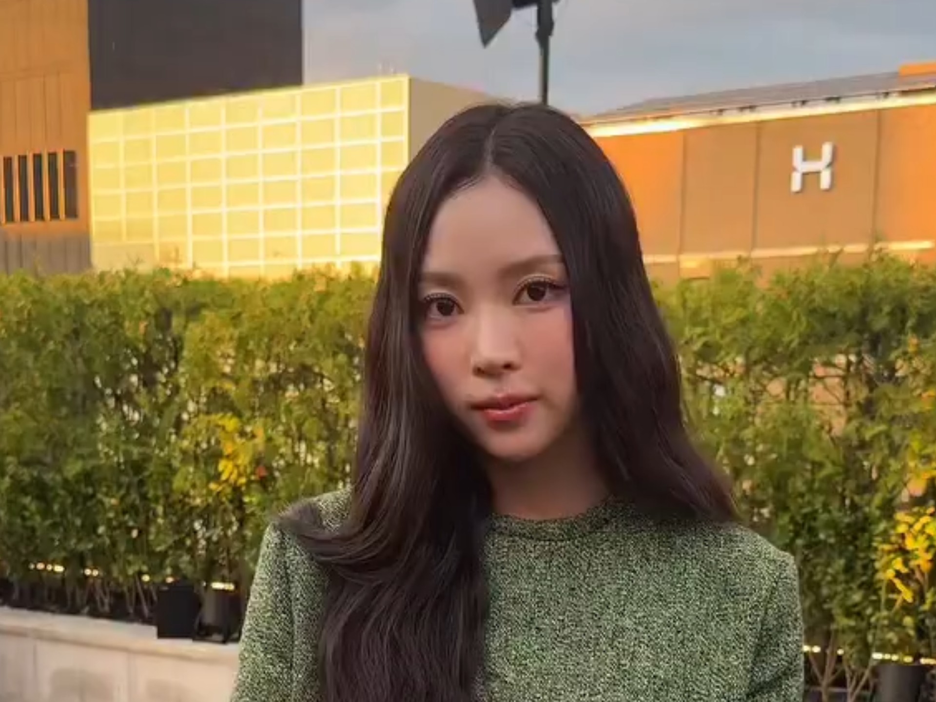 250902 MEOVV NARIN GUCCI 活动采访