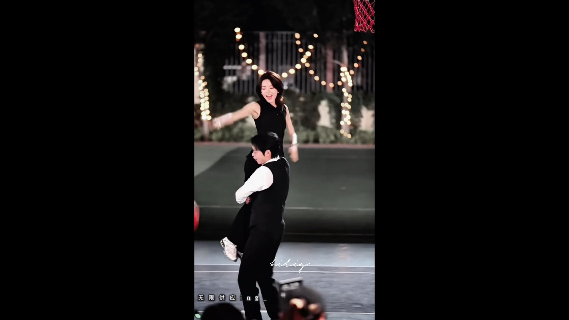 吻上了 魏大勋赵今麦，大勋亲完整个人红透了，大勋手撑在后面亲