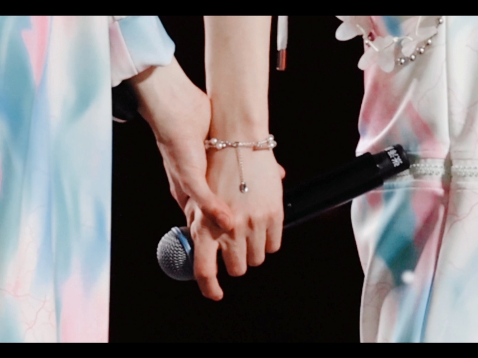 牵我的手我知道你会带着我向前走