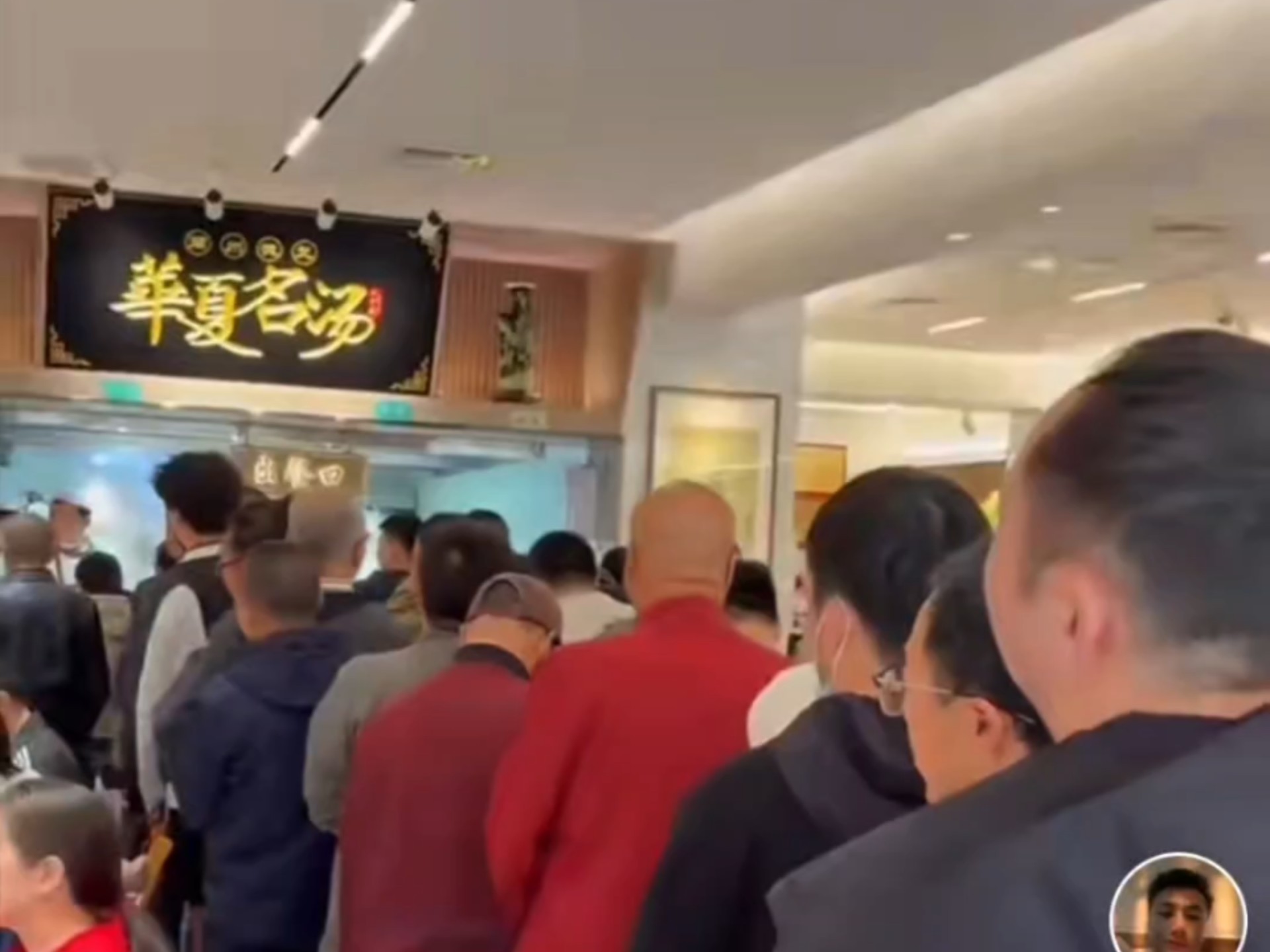 【TikTok】网友看中国火爆的拉面馆