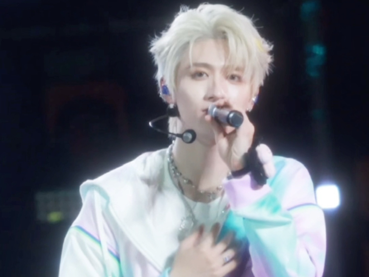 朱志鑫丨对视的那一刻，我的世界静止了