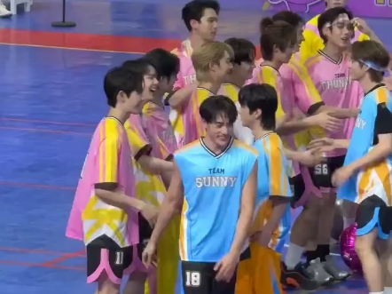 羡慕save被偶像拉来抱抱(｡･ω･｡)ﾉ