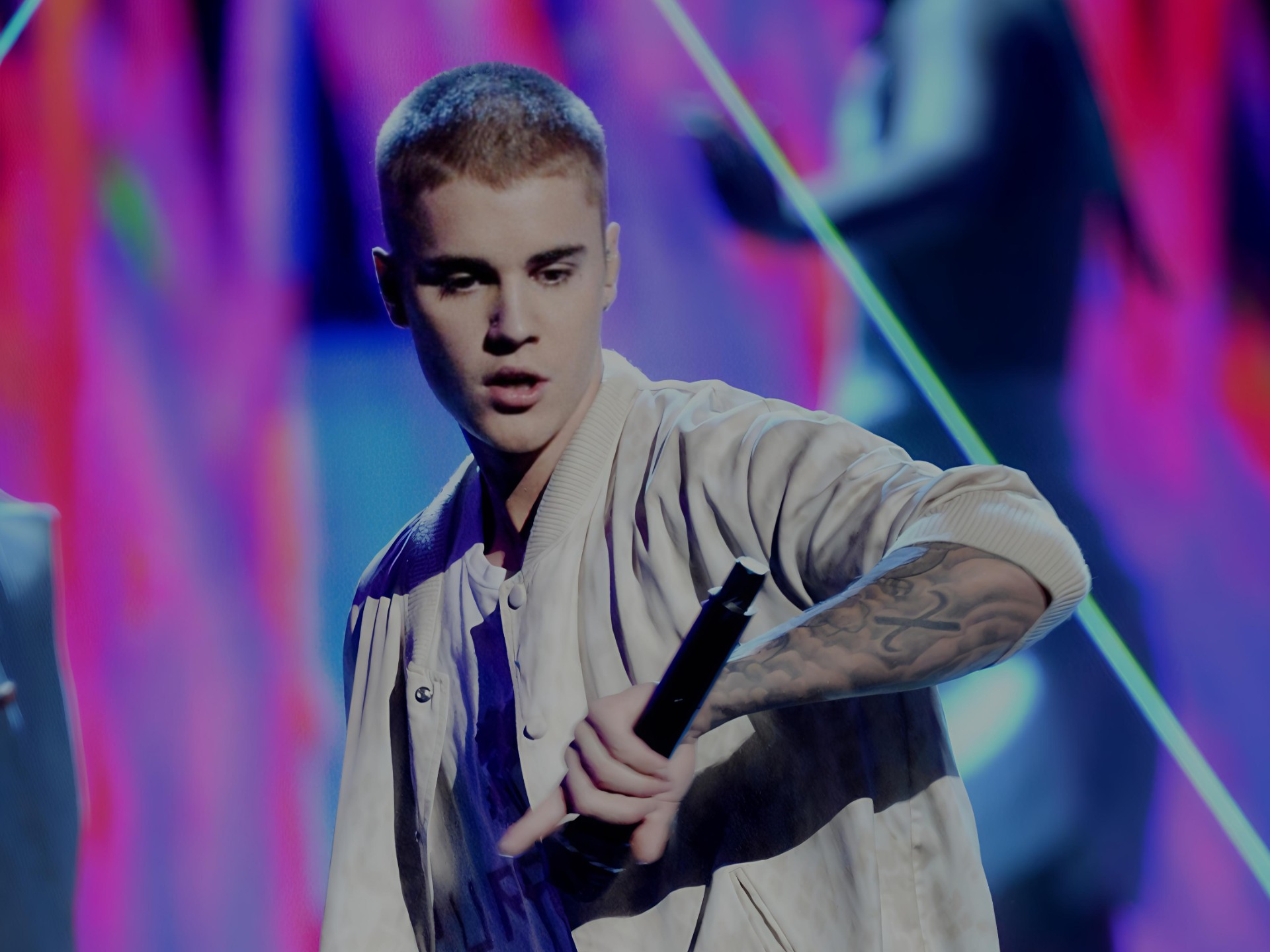 好喜欢听比伯唱这个歌  好听哭了