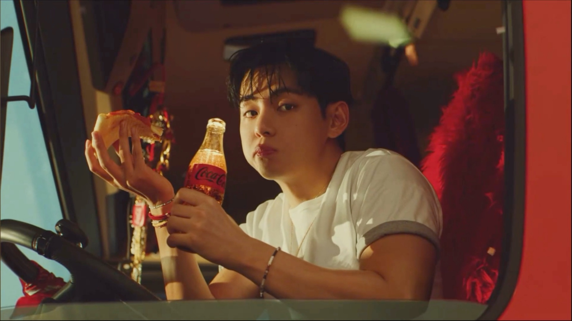 可乐汉堡，但是金泰亨小熊