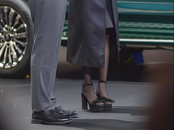 【张雨绮】还是星爷电影里的清纯女老师吗