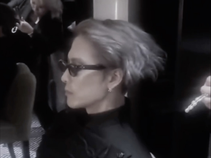 小狗会跑着向你展示全部的真心@王嘉尔