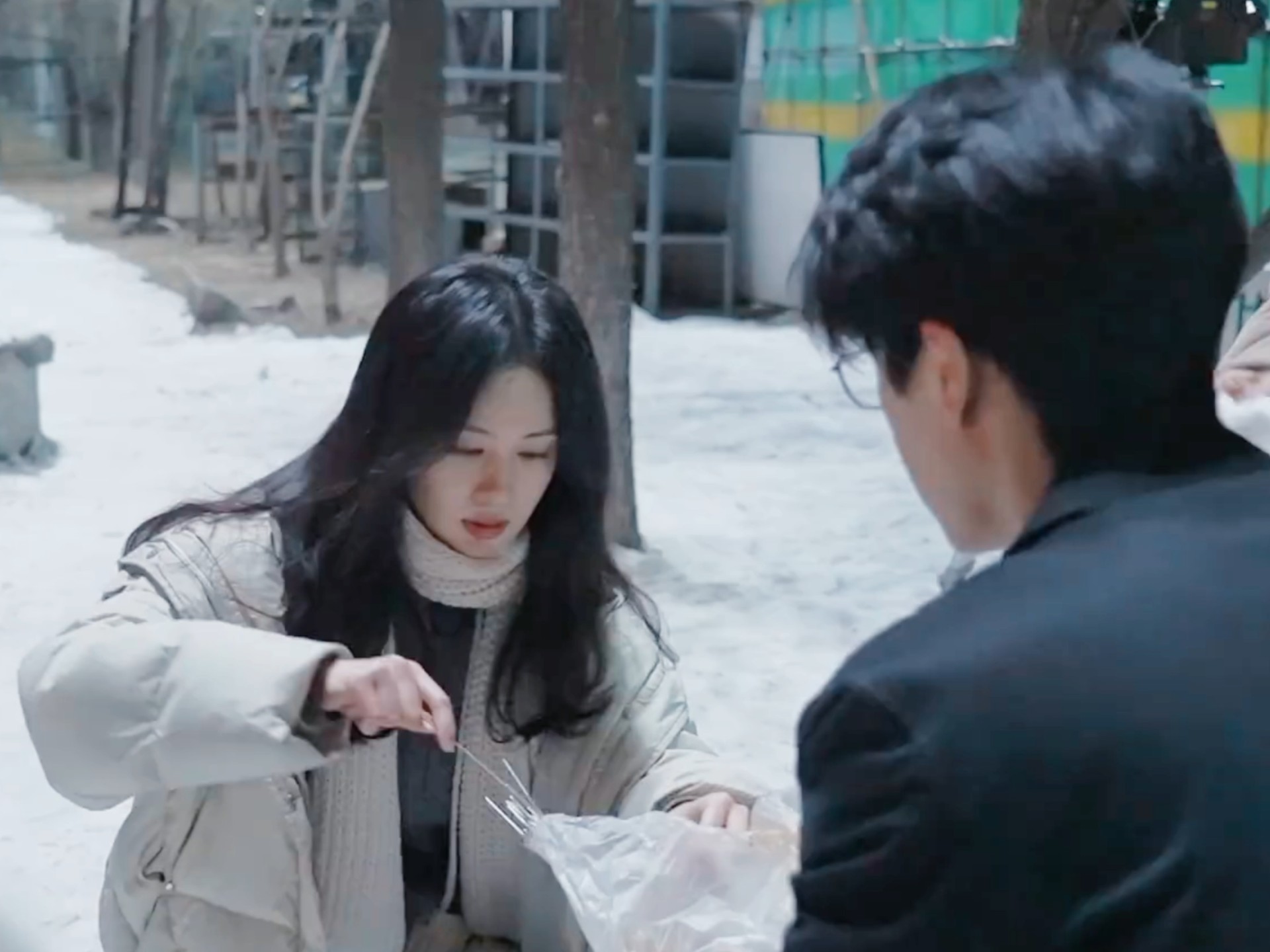 【十二封信｜花絮】拍夜戏有时会很危险