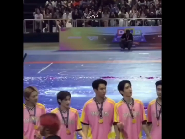 我的天哪，真是可可爱爱的两个小宝宝啊 都好可爱hhhhhh