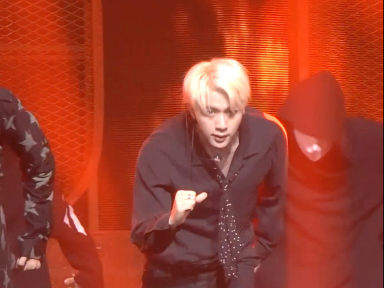 160512 JIN Fire 可不可以再穿破洞紧身裤