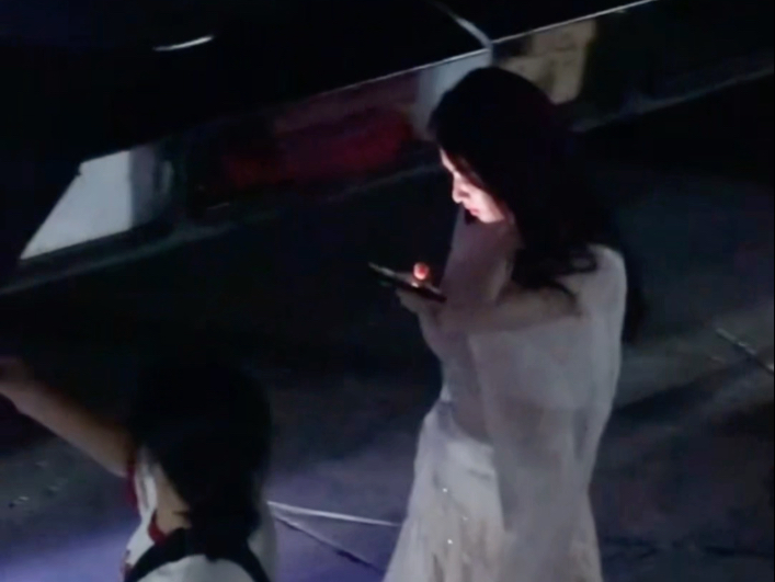 朦胧夜色衬美人