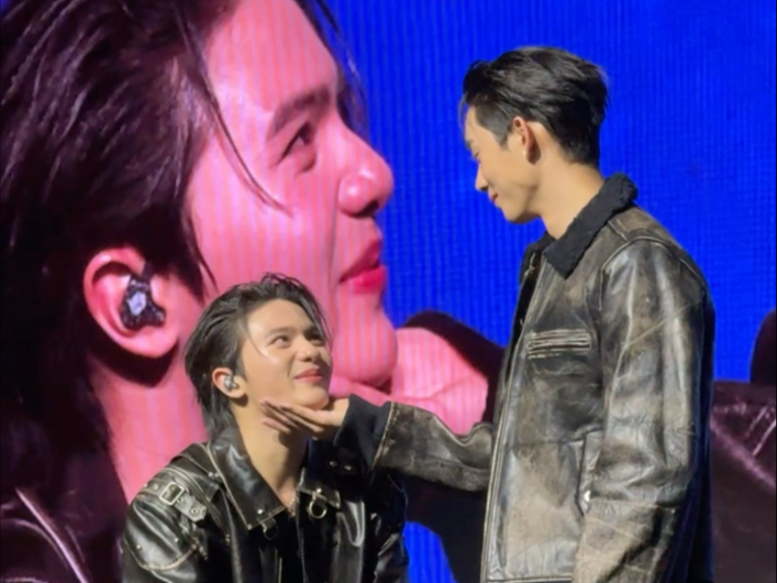 年下小猪就这样盯着哥哥