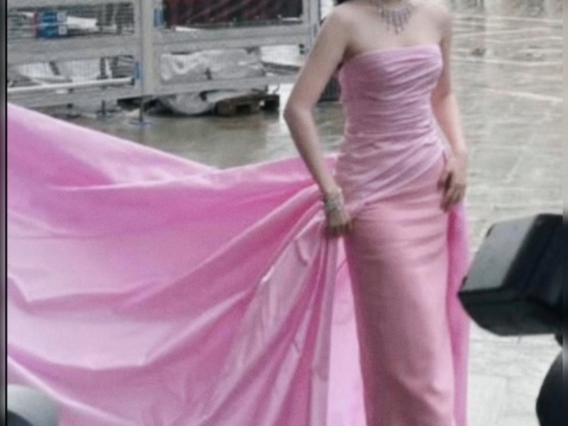 高个子大美女就是这样的，有时候拍照拍的好像美人鱼！