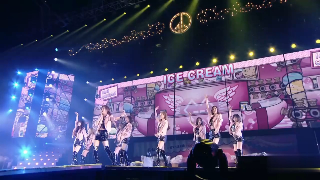 【少女时代】《My Oh My》少女时代御姐装扮，身穿皮裤勾勒出S