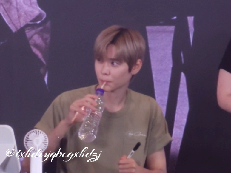 签售乖乖喝水的萌物【宋银硕EUNSEOK】-北京一直娱0827签售