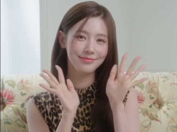 【Miyeon】 美延封面红秀 GRAZIA 杂志电子刊内容展示