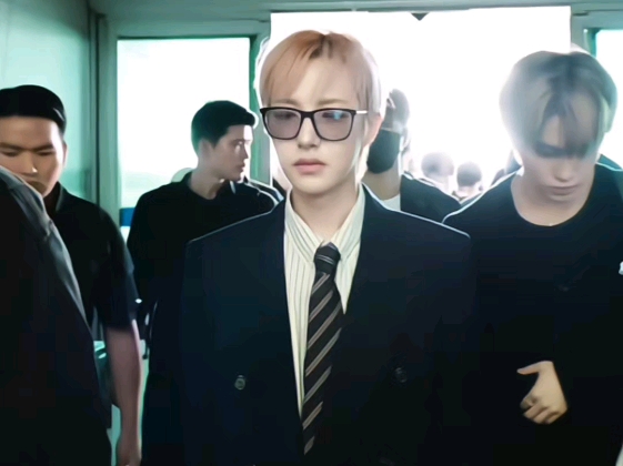 仁俊今天机场穿搭(20250906)