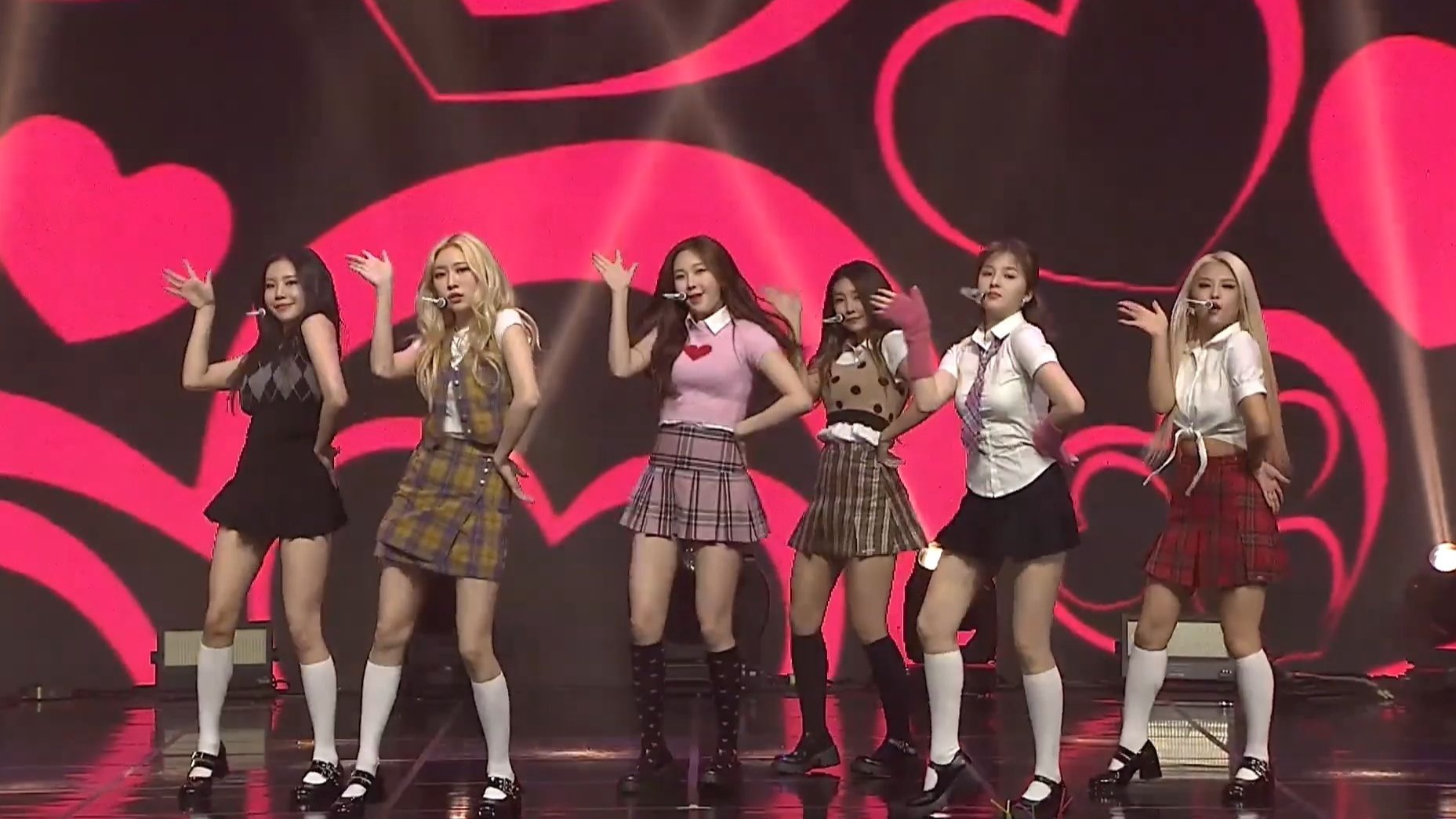 MOMOLAND - Pinky Love  performs at Joy Ruckus Club K-Pop