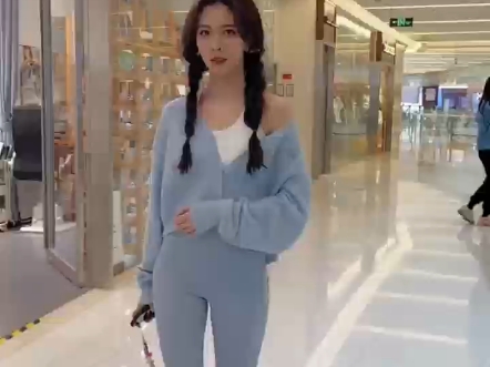 宋妍霏线下瑜伽直拍双马尾