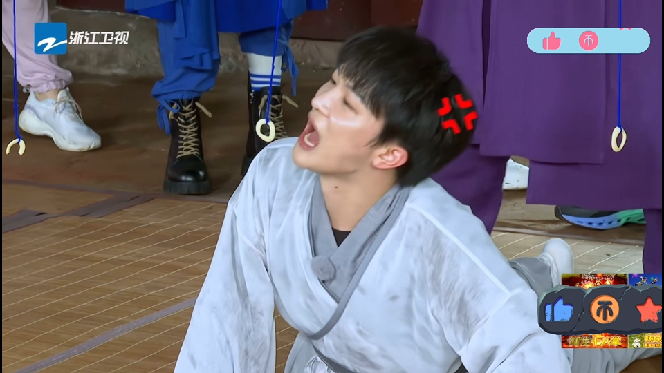 洋葱圈化身逗猫棒～