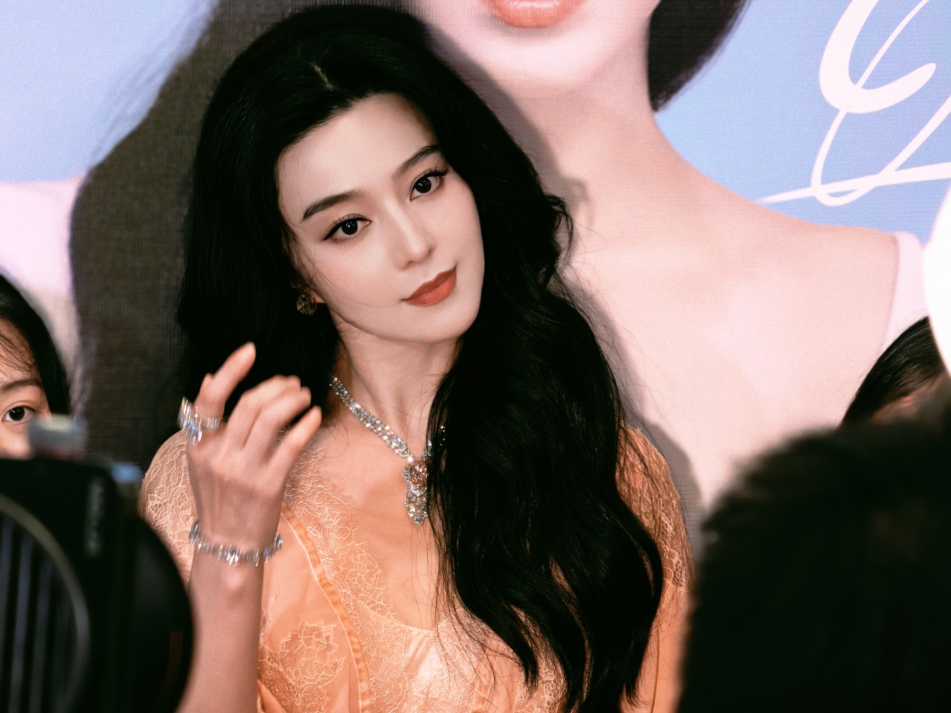 【范冰冰】顶流大花到哪儿都是顶流！好久没用我冰的战歌了。