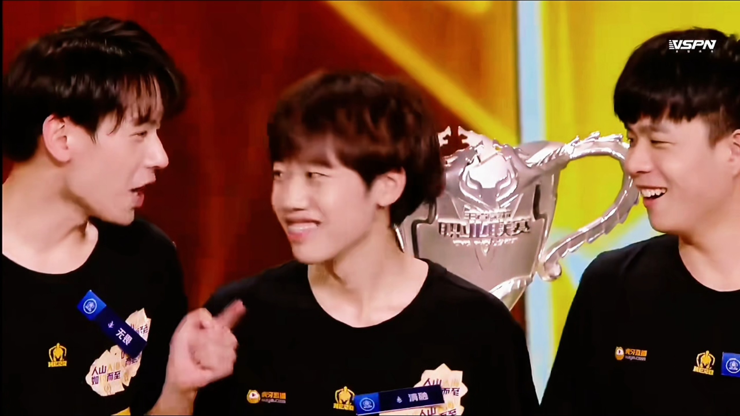 【桃绒|九张机】“有缘之人可以逆转时空回到过去”