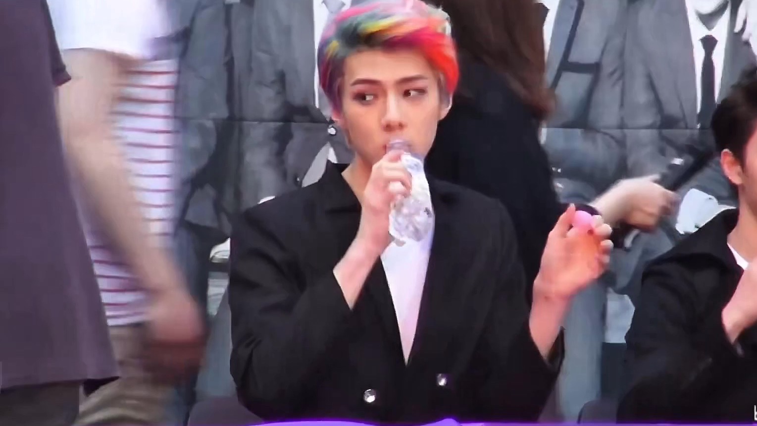 吴世勋丨早期喝水名场面 FANCAM130616 仁川签售