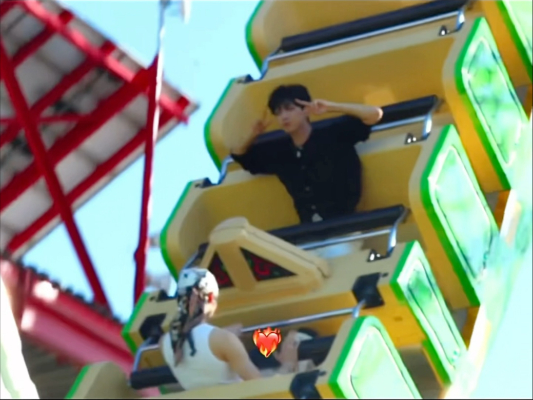 因为东旼害怕所以特地跑过去陪他的宰铉