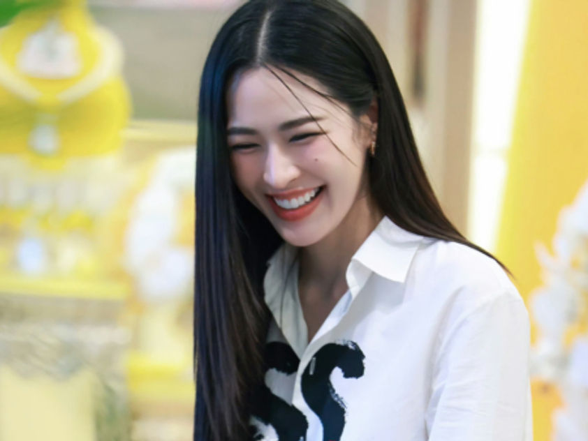 【邝玲玲中字】MytvSuper 全程讲粤语的00K～ TVB采访  2025082