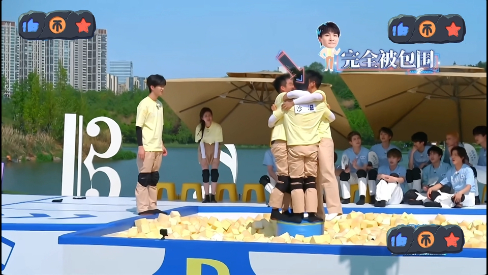 被淹没在人海里的猫猫～