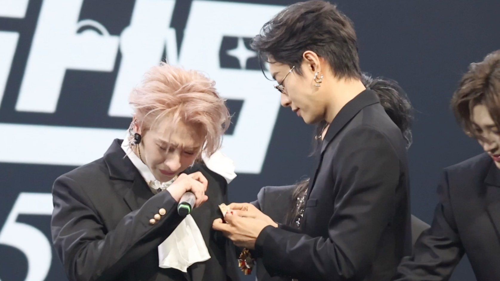 【HIGH5】出道发布会｜ONER前辈授勋环节