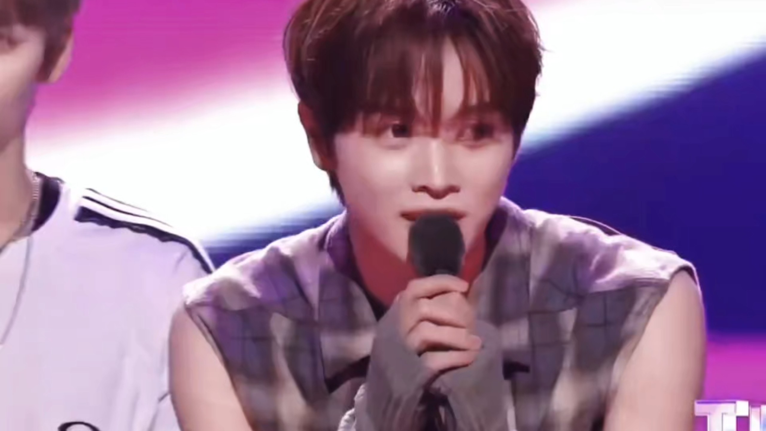 成灿说中文不用配字幕就能听得懂？？？