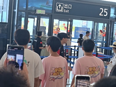 黄霄雲太可爱啦！！！深圳人民等你来！宇宙无敌号起飞-宁波栎社机场