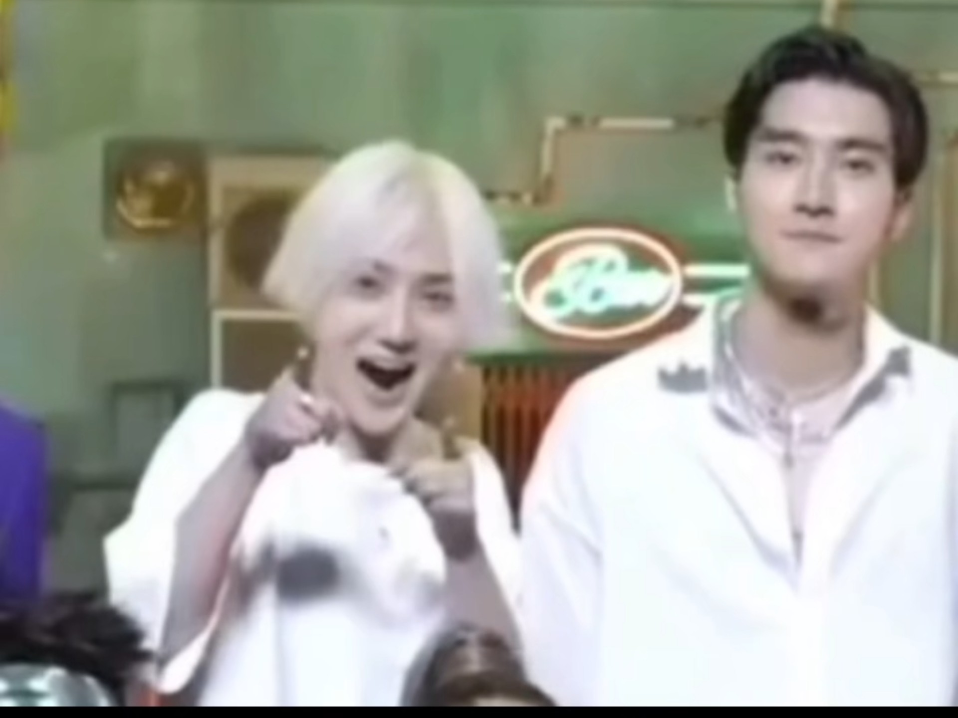 源声  白发的仙子云 跟贵气马真的很般配