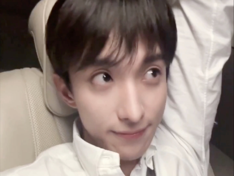 【李硕珉】硕米眼珠一转怎么就变成腊肠犬宝宝了呢u003E_u003