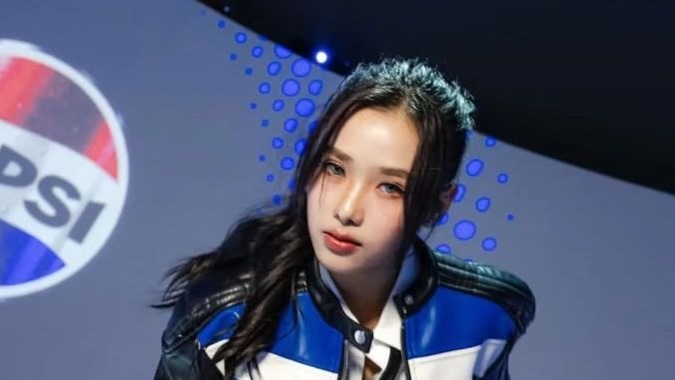 小猫不语 只一味害羞的往姐身后躲 百世这场要站影1