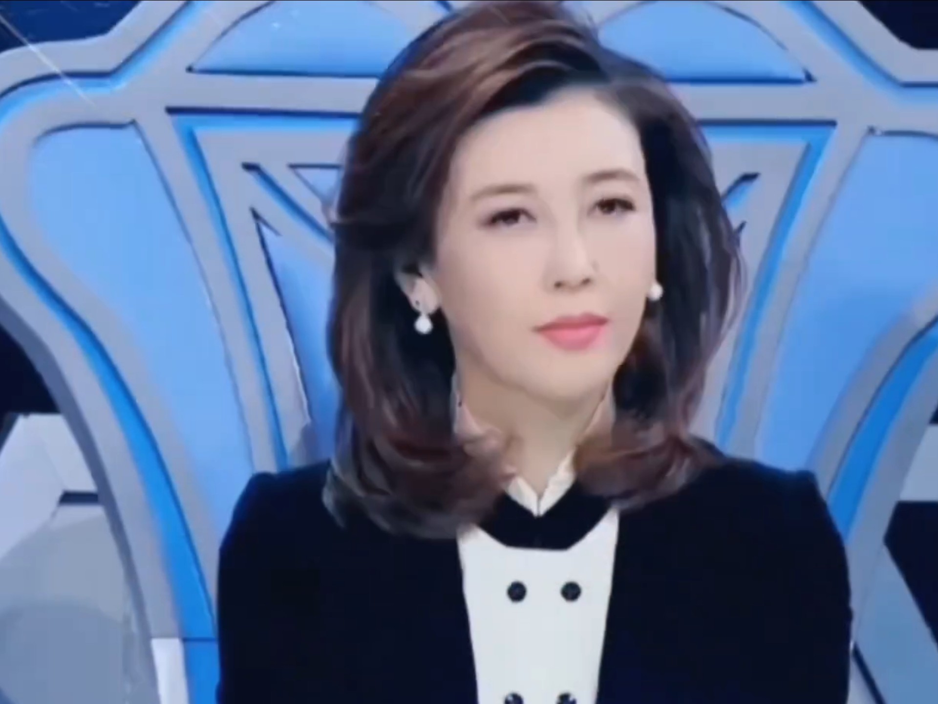 【辟谣】因为她主持了《海峡两岸》，她成为全网被造谣最多的现