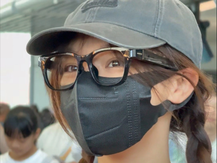 黄霄雲宁波NGB送机。面包今天很开心呀，这么多魔星来看她，是很