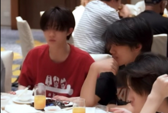 【极皓视角】“他会把我抱起来打” 运动会纪录片依旧稳定甜