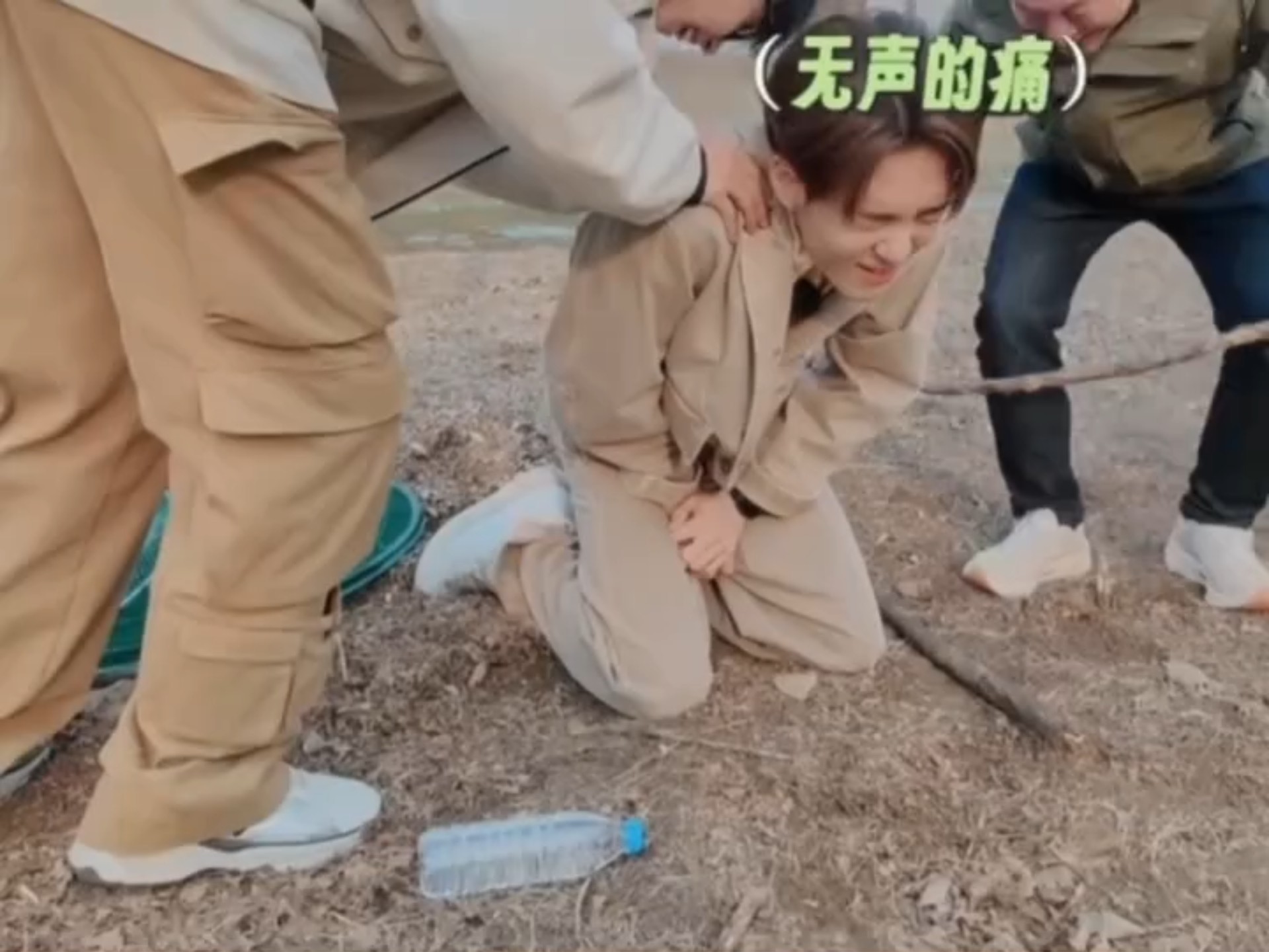 笑死我了曾舜晞觉得自己很有实力，可以把树枝劈断了拍戏拍多了