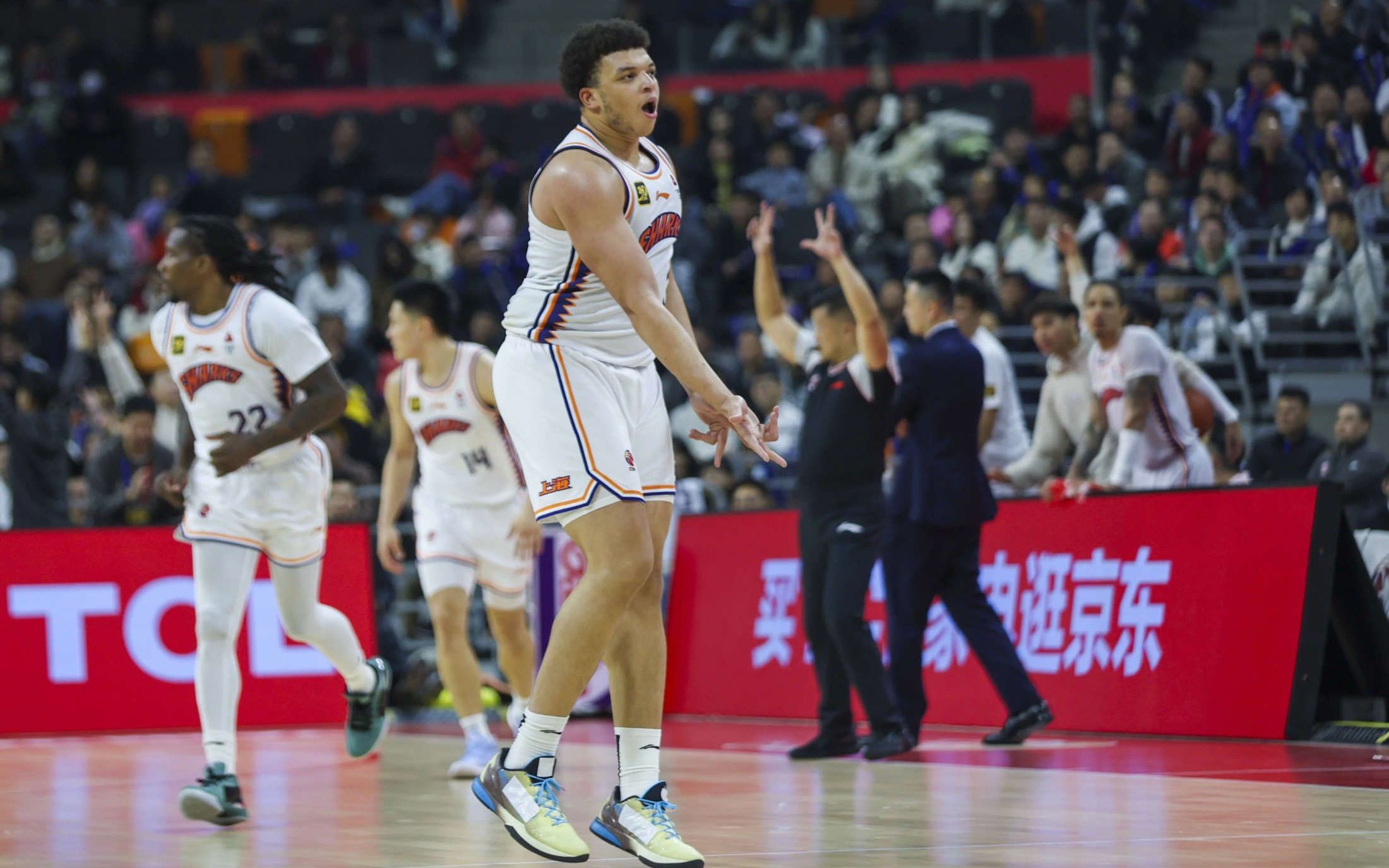 上海王牌伤退，这真的是CBA杯？强度太大