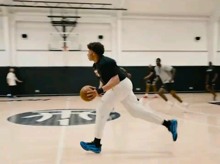 洛夫顿最新休赛期训练