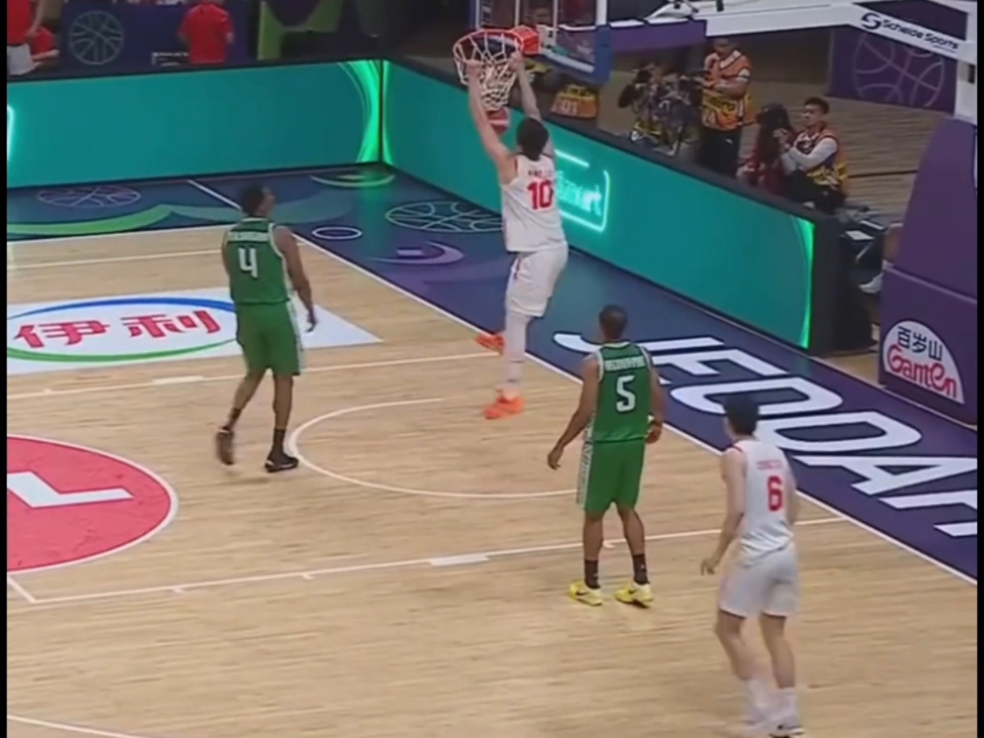 来看入选赛事最佳阵容的王俊杰#王俊杰 在本次#FIBA亚洲杯 上