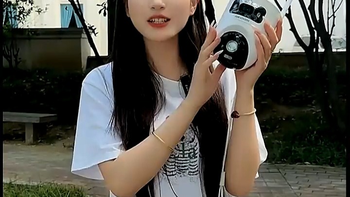 . “拆箱一个‘网红’摄像头，看看是不是智商税！”