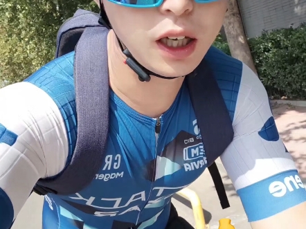 我看谁还没骑车呢 我看谁还没骑车呢