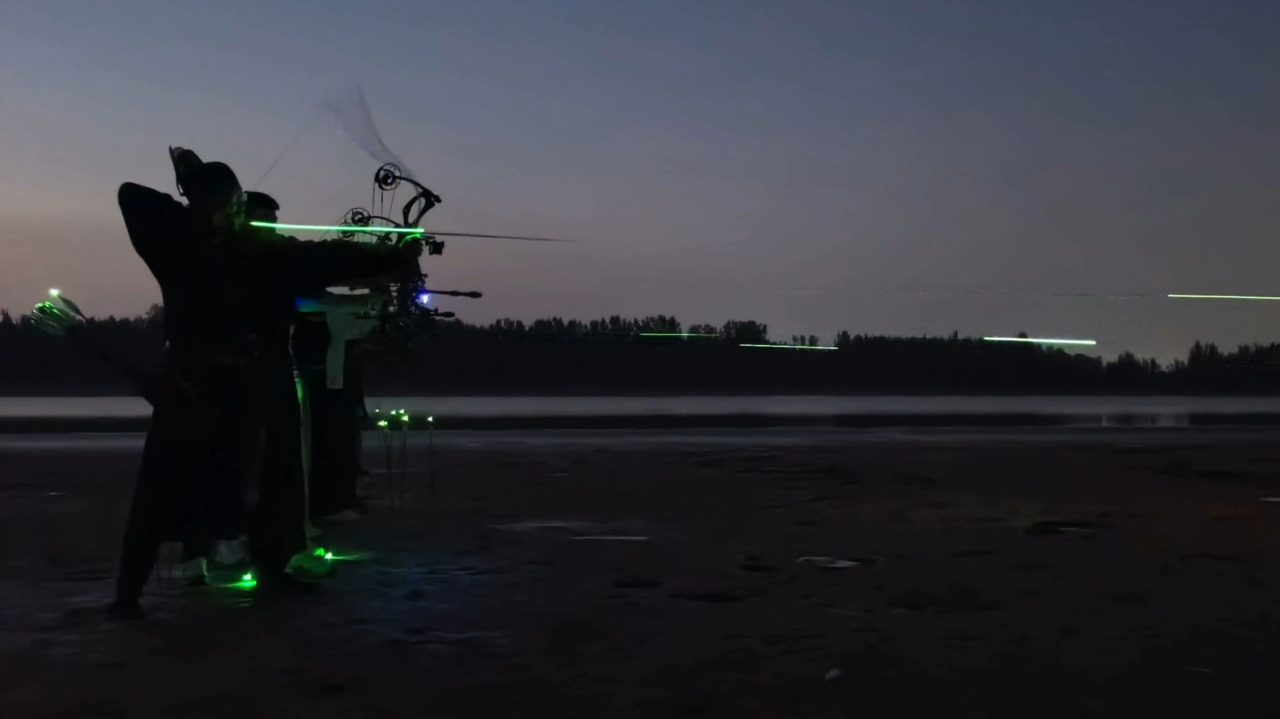 在今天这个特殊的日子，我们对三元靶进行了多轮齐射