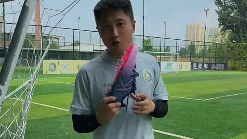 卡尔美疾电5.0心跳引擎，轻量化速度型战靴