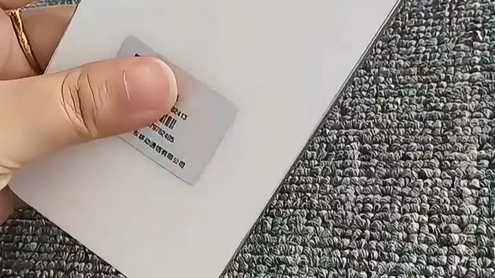性能出色,外观时尚,日常使用流畅不卡顿,拍照清晰,续航给力,通勤、 性能出色,外观时尚,日常使用流畅不卡顿,拍照清晰,续航给力,通勤、