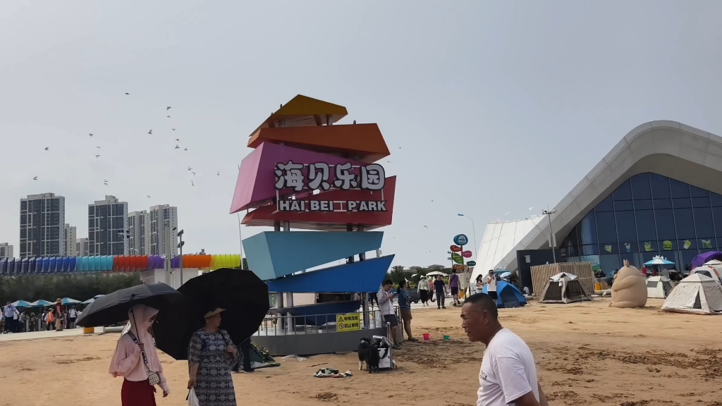 在海边走了好远